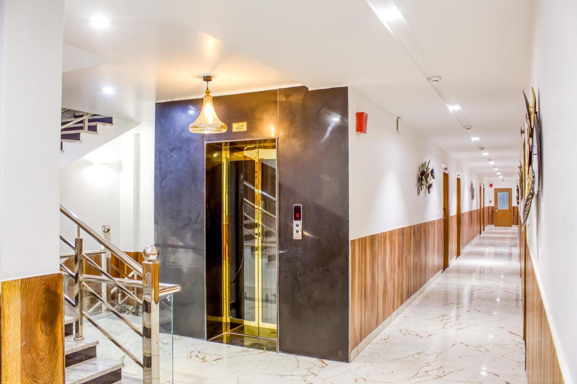 Zip By Spree Hotels Grand Legacy Prime Ντεχραντούν Εξωτερικό φωτογραφία