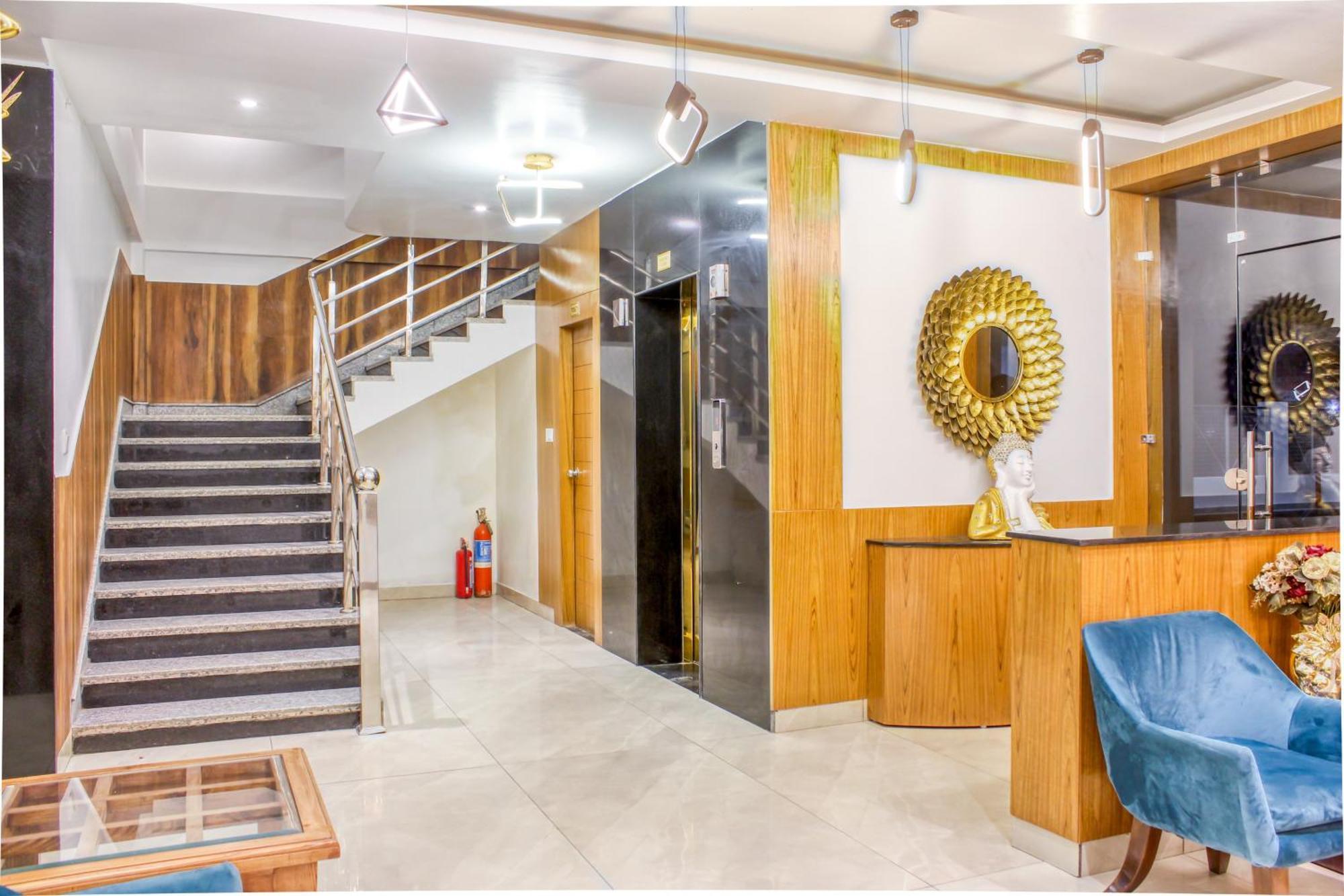 Zip By Spree Hotels Grand Legacy Prime Ντεχραντούν Εξωτερικό φωτογραφία