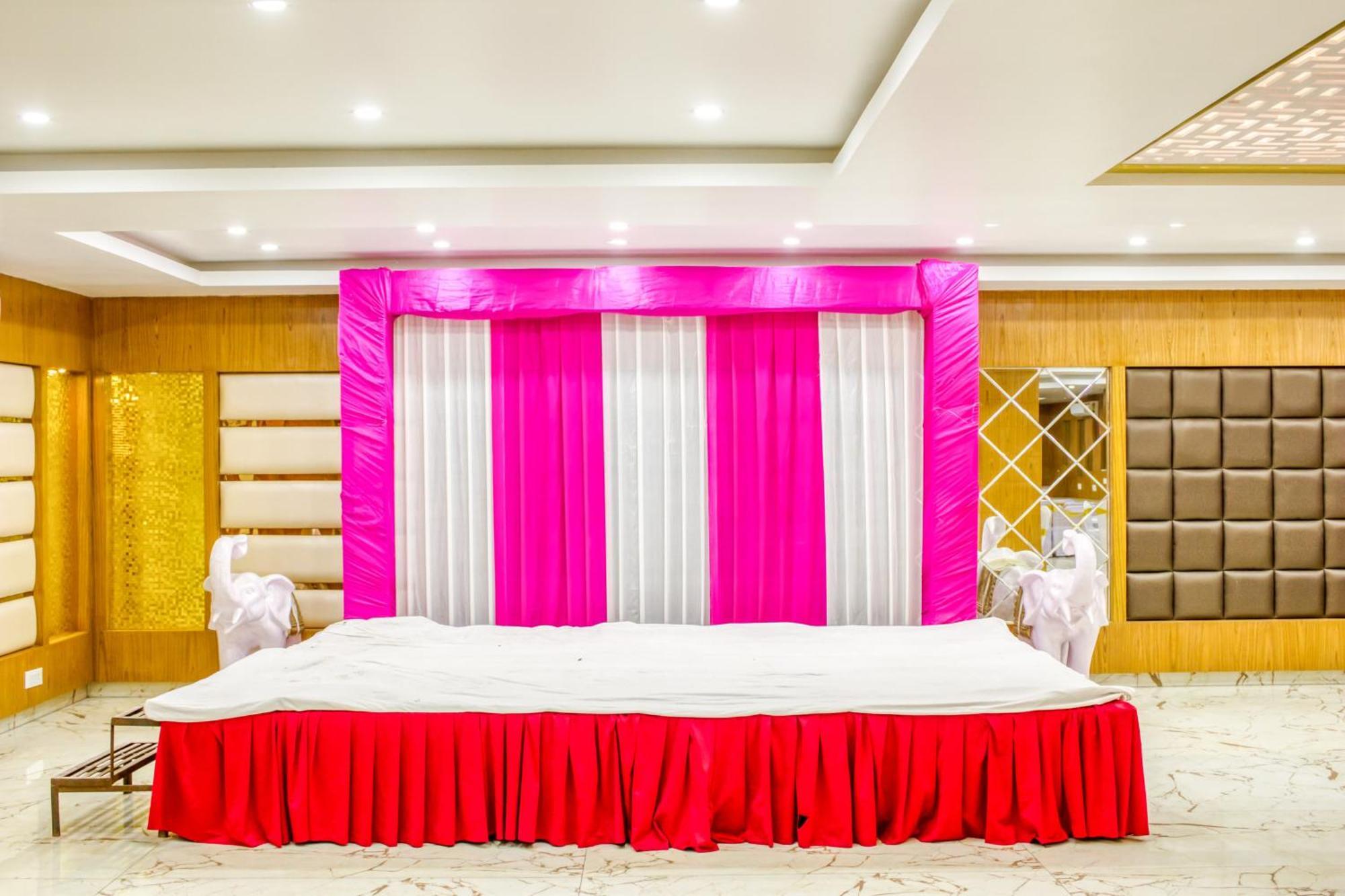 Zip By Spree Hotels Grand Legacy Prime Ντεχραντούν Εξωτερικό φωτογραφία
