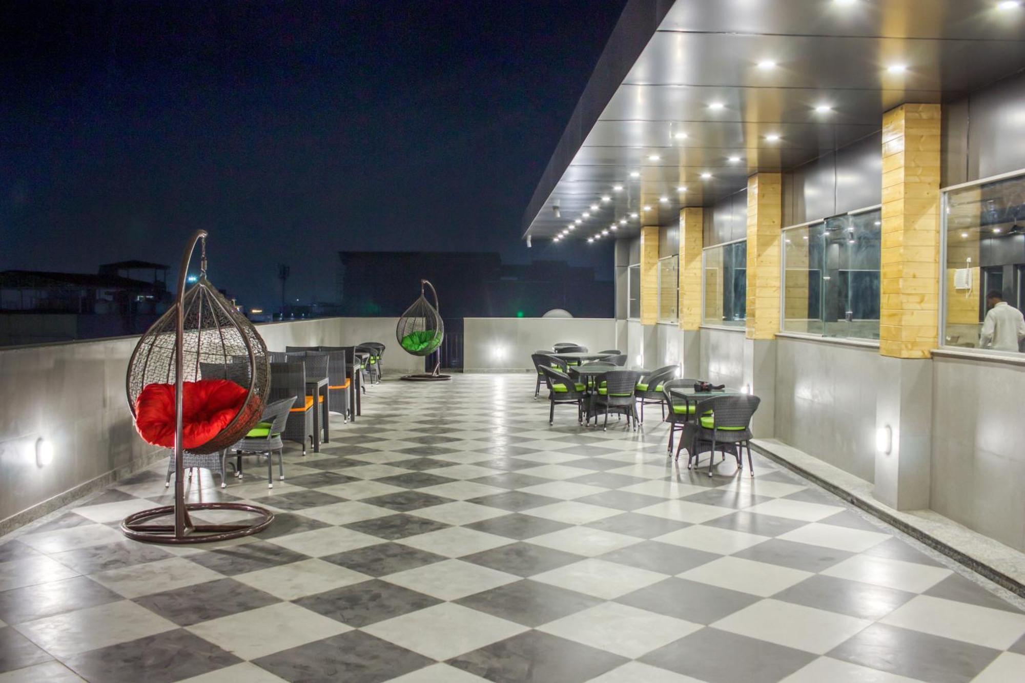 Zip By Spree Hotels Grand Legacy Prime Ντεχραντούν Εξωτερικό φωτογραφία