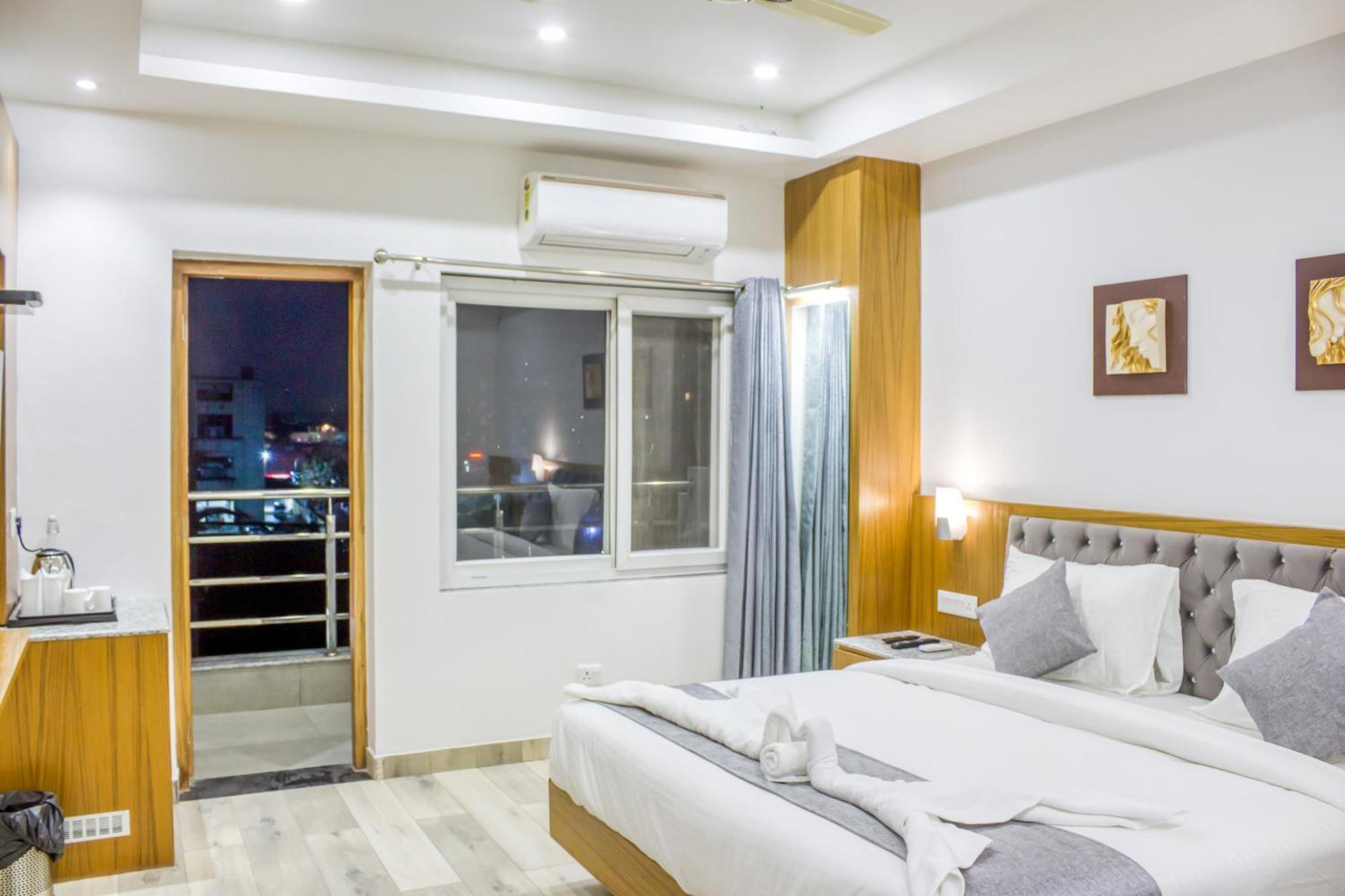 Zip By Spree Hotels Grand Legacy Prime Ντεχραντούν Εξωτερικό φωτογραφία