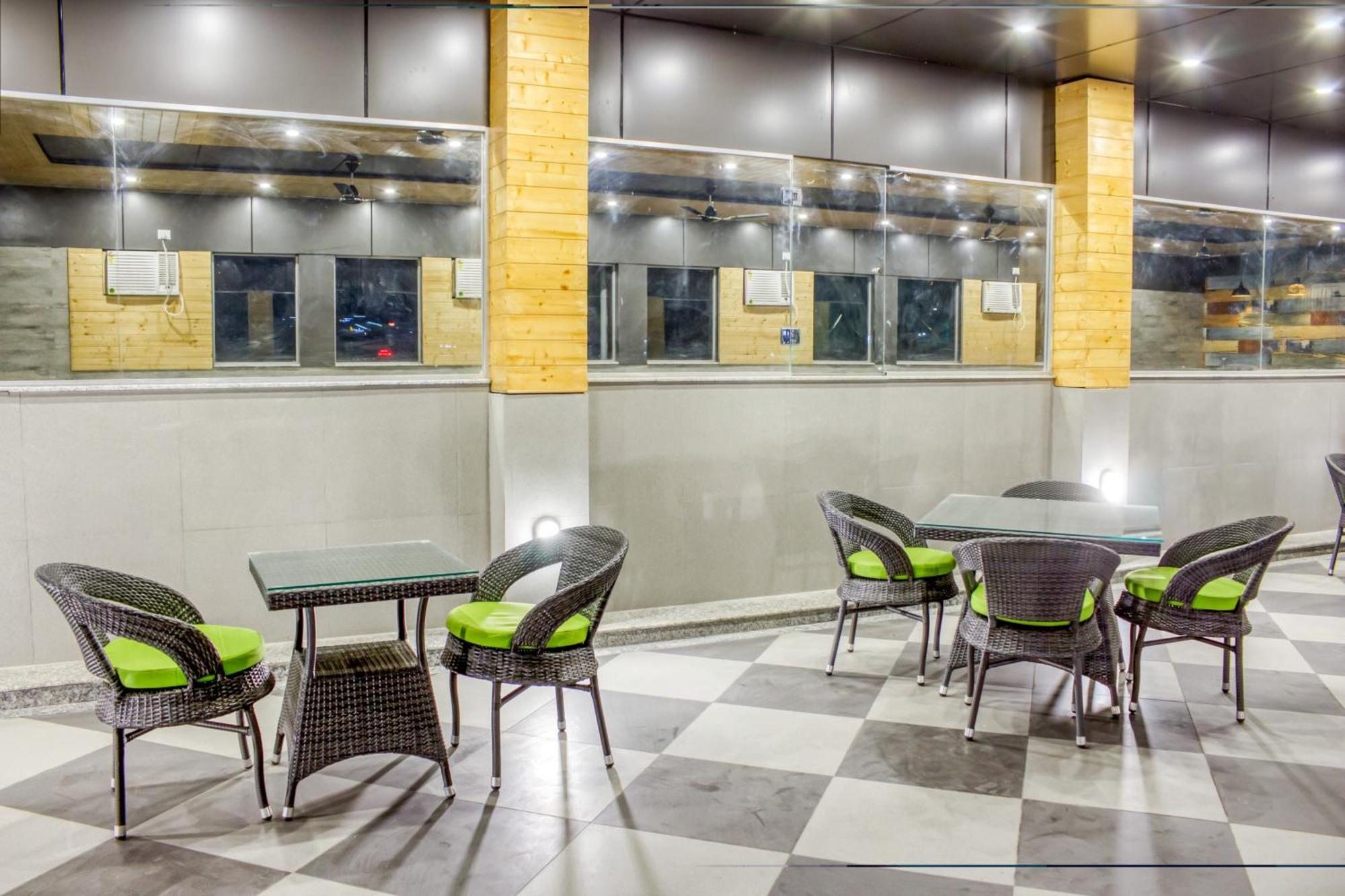 Zip By Spree Hotels Grand Legacy Prime Ντεχραντούν Εξωτερικό φωτογραφία