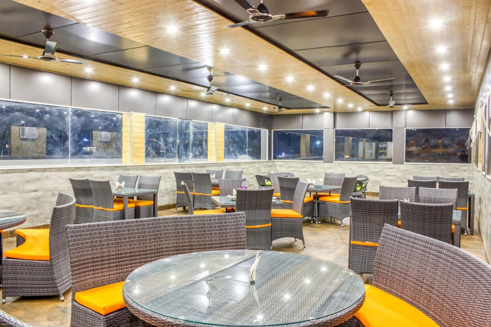 Zip By Spree Hotels Grand Legacy Prime Ντεχραντούν Εξωτερικό φωτογραφία