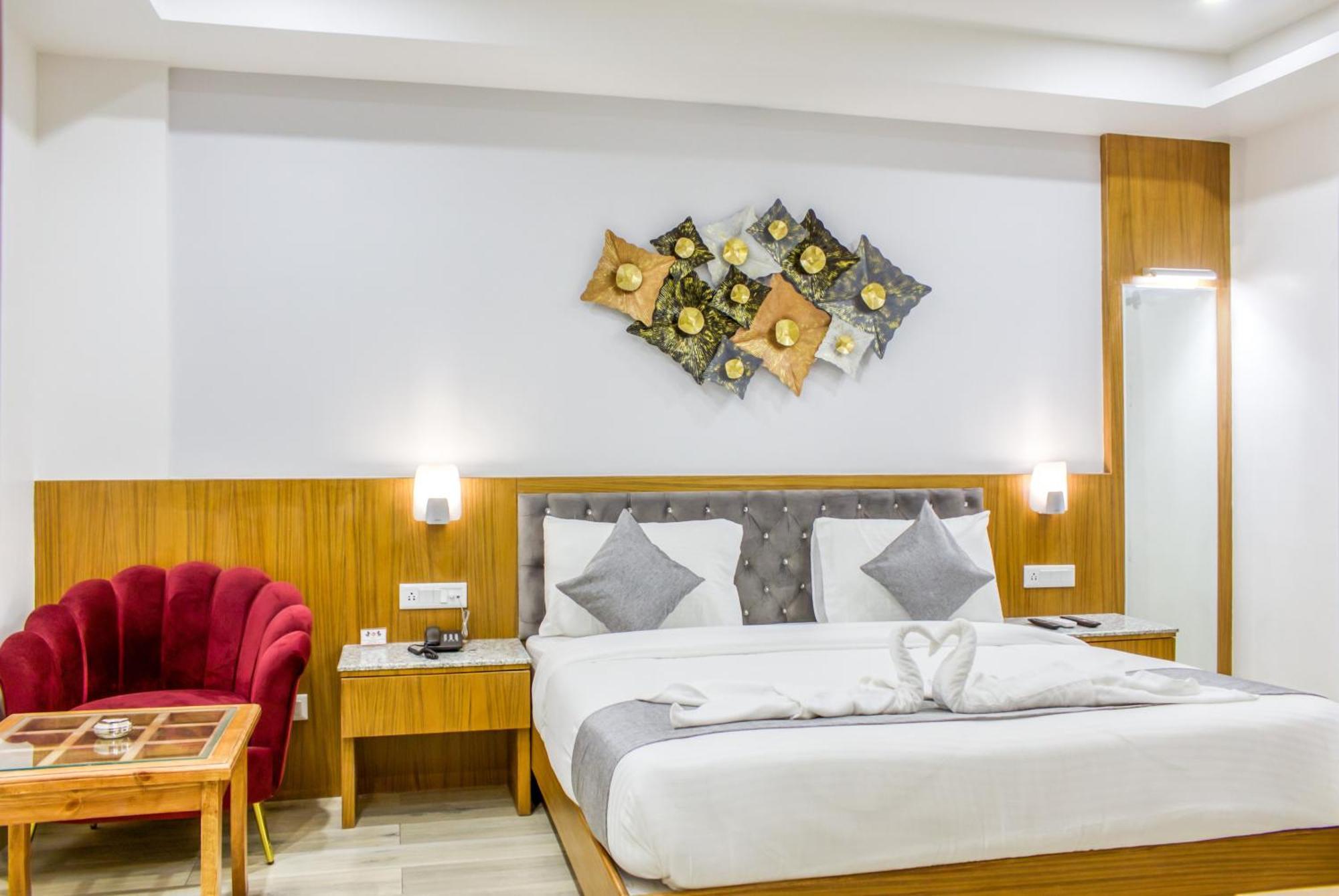 Zip By Spree Hotels Grand Legacy Prime Ντεχραντούν Εξωτερικό φωτογραφία
