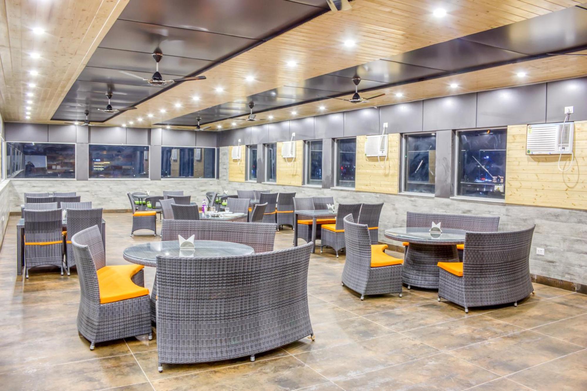 Zip By Spree Hotels Grand Legacy Prime Ντεχραντούν Εξωτερικό φωτογραφία